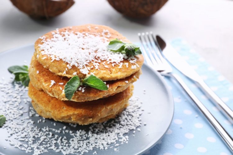 Bananenpfannkuchen mit Kokosraspeln