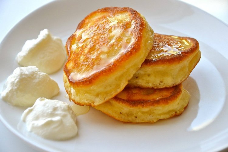 Bananenpfannkuchen mit Milch