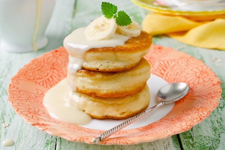 Bananenpfannkuchen mit Sauerrahm