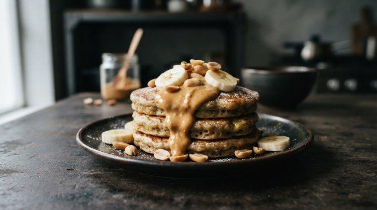 Bananenpfannkuchen mit Erdnussbutter
