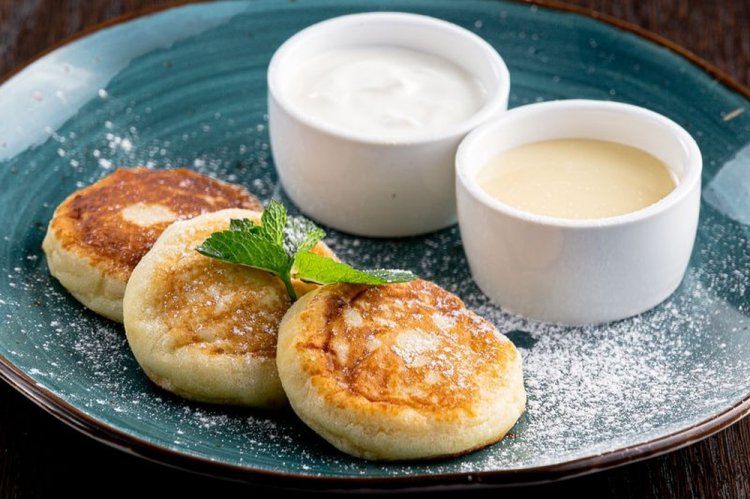 Quarkpfannkuchen mit Honig