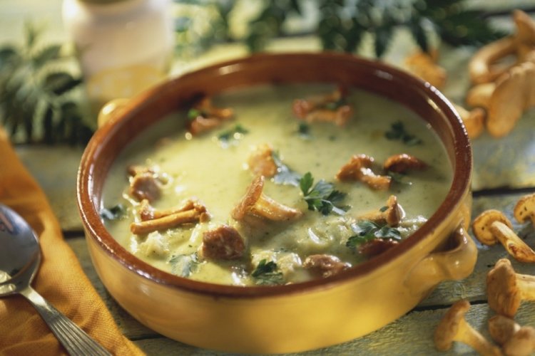Cremige Suppe mit Honigpilzen