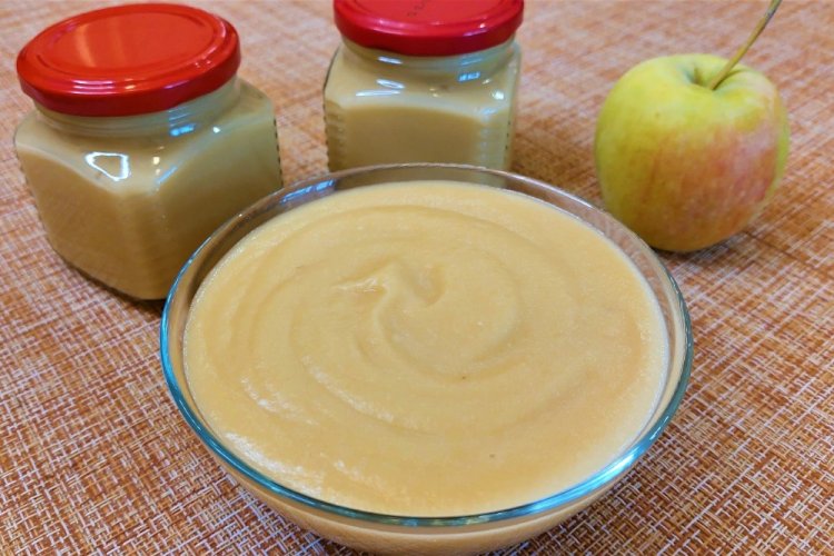 Apfelmus „Nezhenka“ mit Kondensmilch ohne Mixer