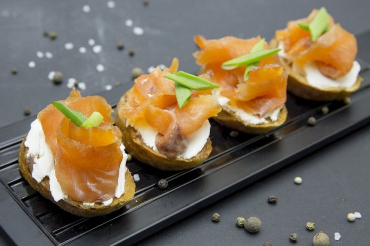 Bruschetta mit Lachs und Käse
