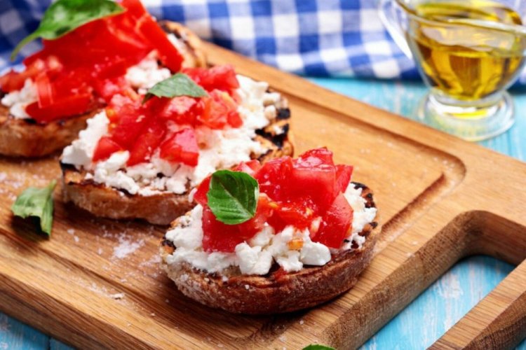 Bruschetta mit Lachs und Feta