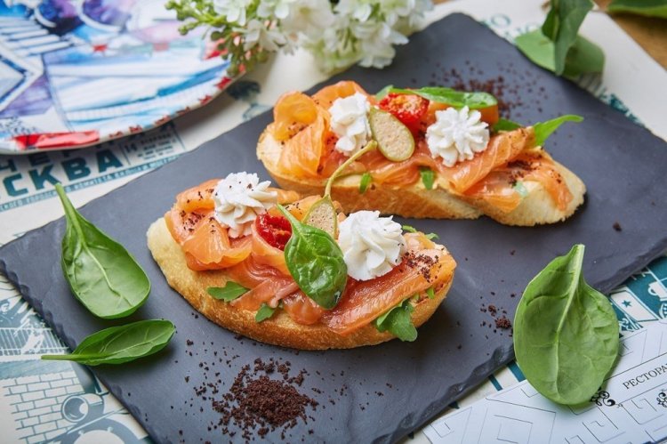 Bruschetta mit Lachs und getrockneten Tomaten