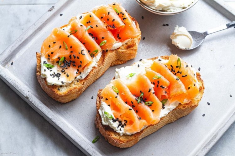 Bruschetta mit Lachs, Bryndza und Ricotta