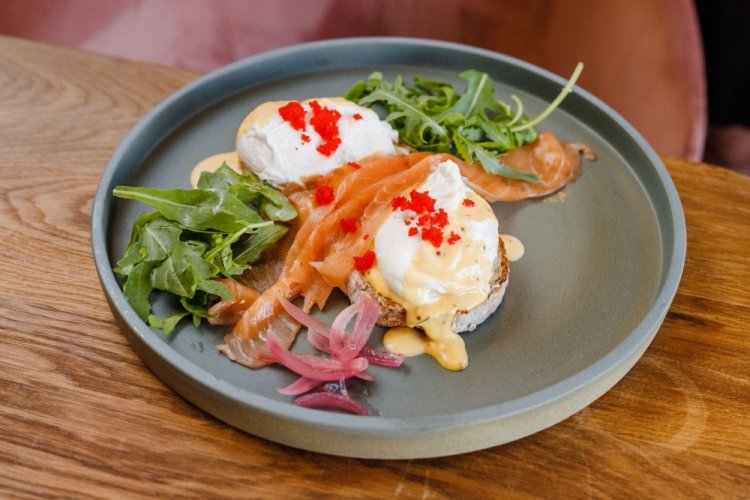 Bruschetta mit Lachs und Ei