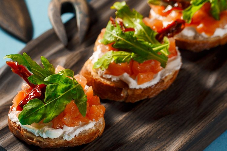 Bruschetta mit Lachs und Rucola