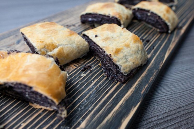 Puff Pastry Roll with Poppy Seeds