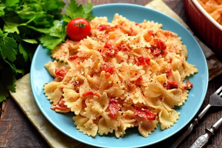 Pasta with Mascarpone and Tomatoes