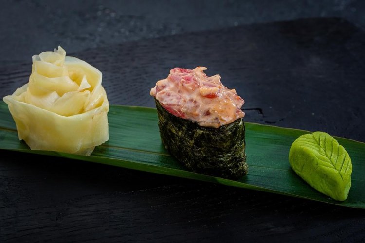Gunkans mit Thunfisch