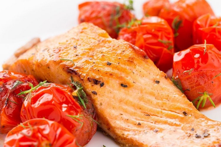 Gebackener Lachs mit Kirschtomaten