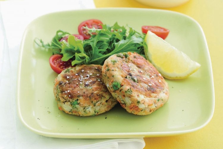 Frikadellen mit Lachs und Kartoffelpüree