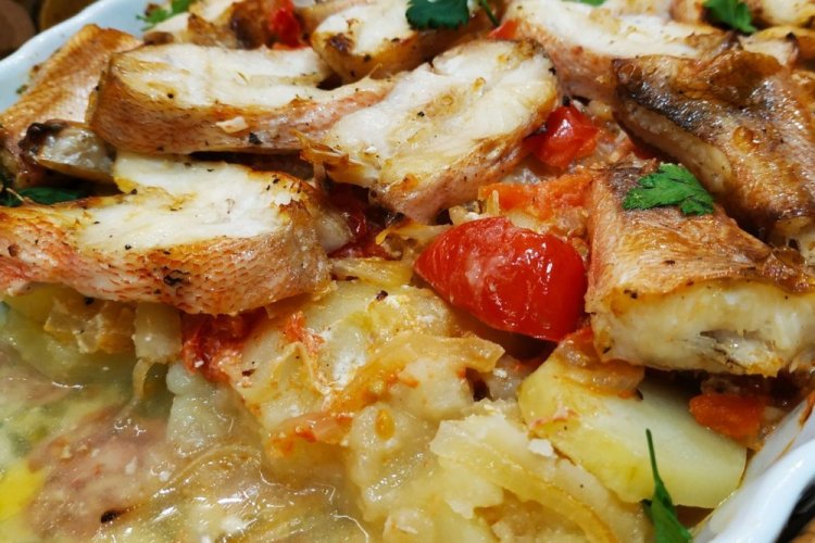 Rotbarsch mit Gemüse aus dem Ofen