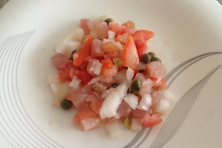 Thunfisch-Tatar mit Tomaten