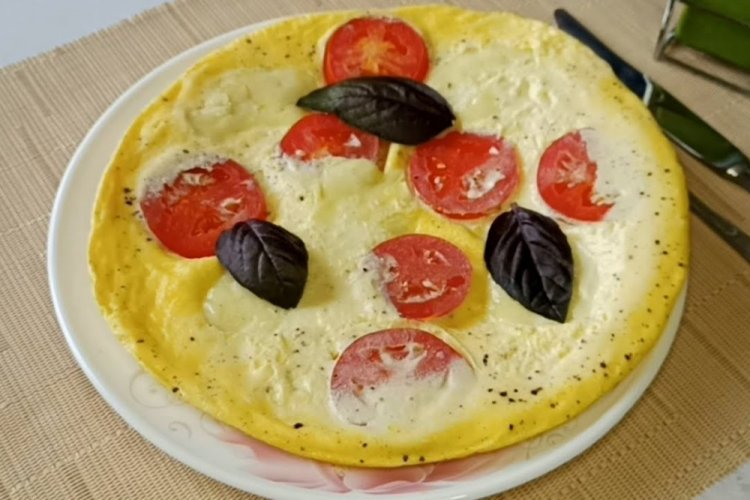 Omelett mit Tomaten und Mozzarella