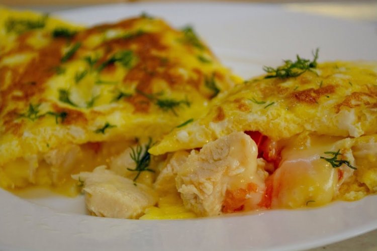 Omelett mit Hähnchenfilet