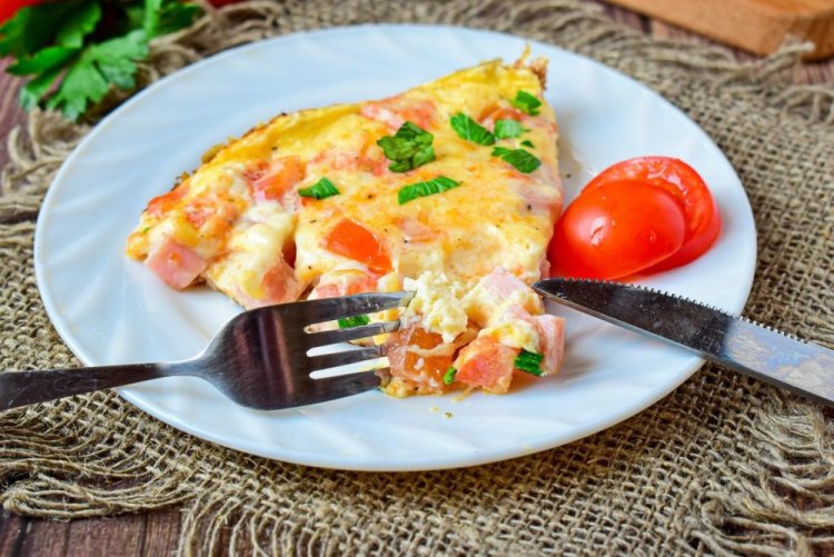 Omelett mit Wurst im Multikocher