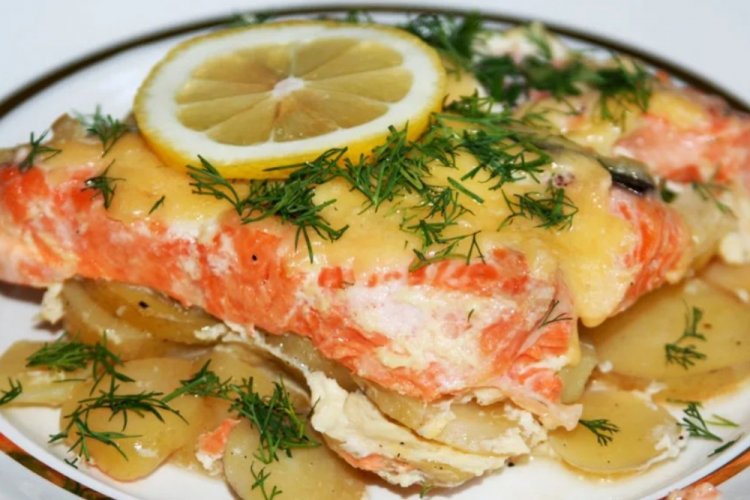 Trout with Potatoes in Sour Cream