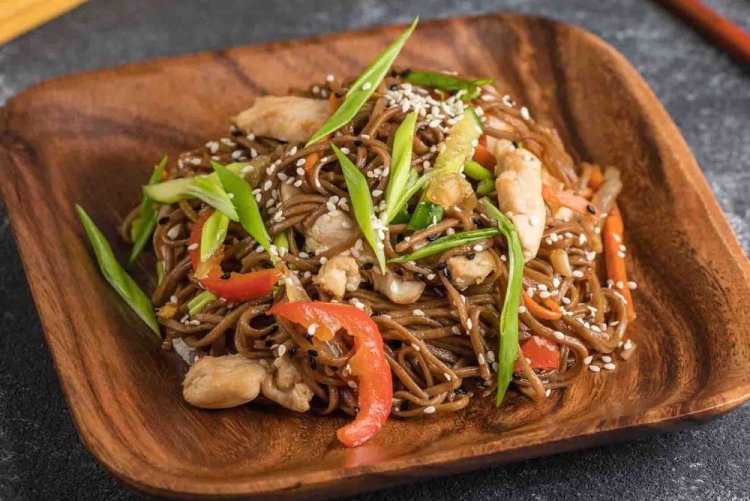 Yaki Soba con pollo y verduras