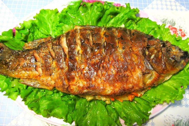 Gebackener Karpfen in Gemüsemarinade