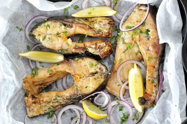 Karpfenstücke aus dem Ofen