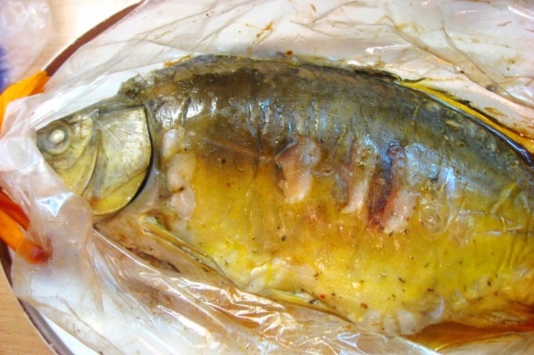 Karpfen im Bratschlauch gebacken