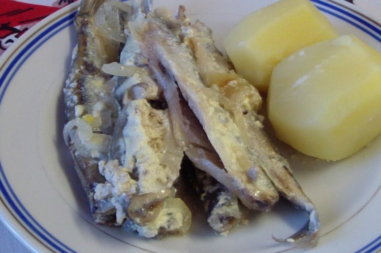 Capelán con crema agria al horno