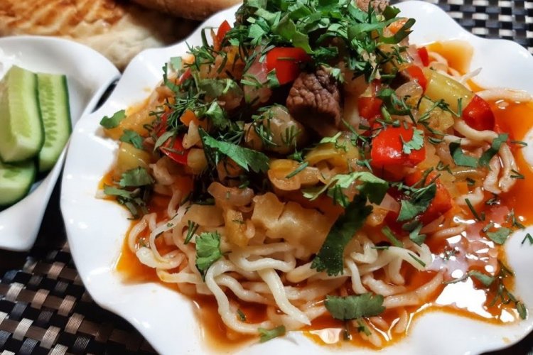 Lagman con rábano
