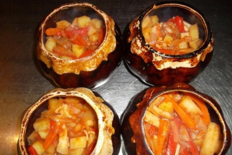 Lagman en cazuelas