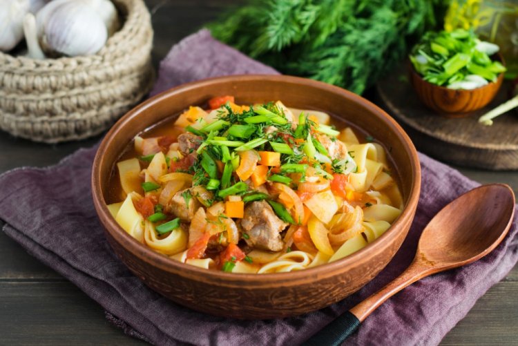 Lagman con cerdo