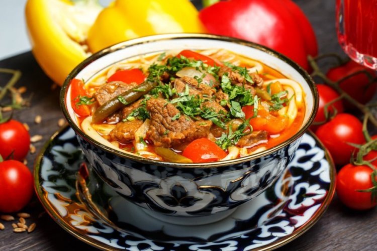 Lagman uzbeko con ternera y nabo