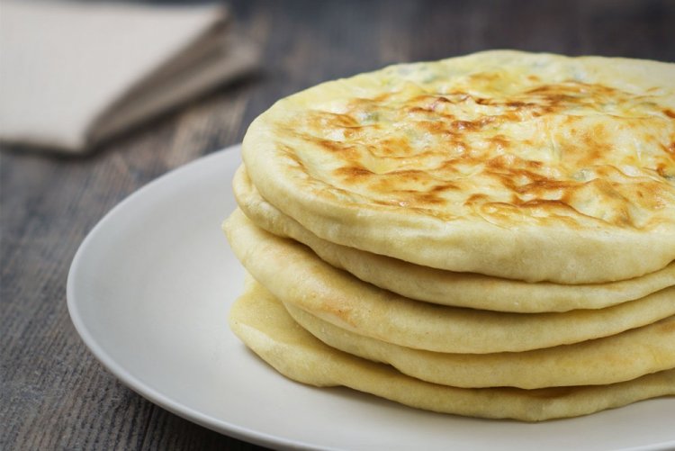 Khachapuri con requesón y queso