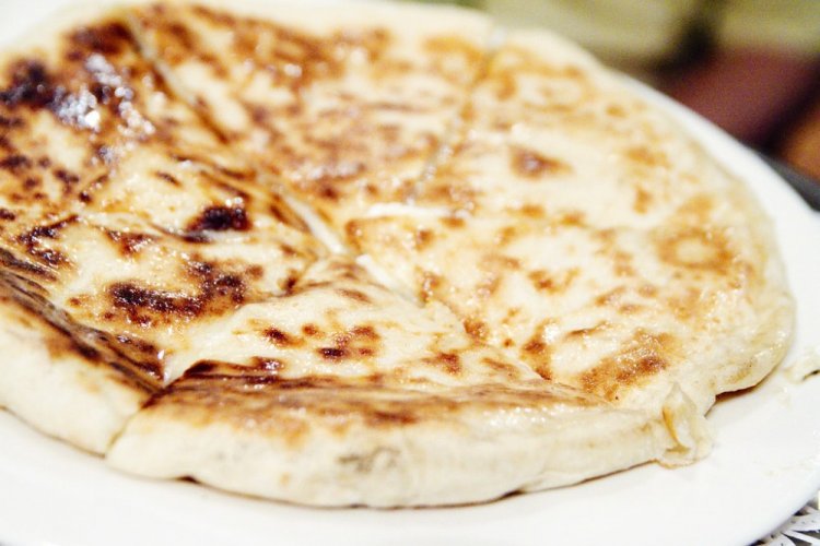 Khachapuri con carne y queso