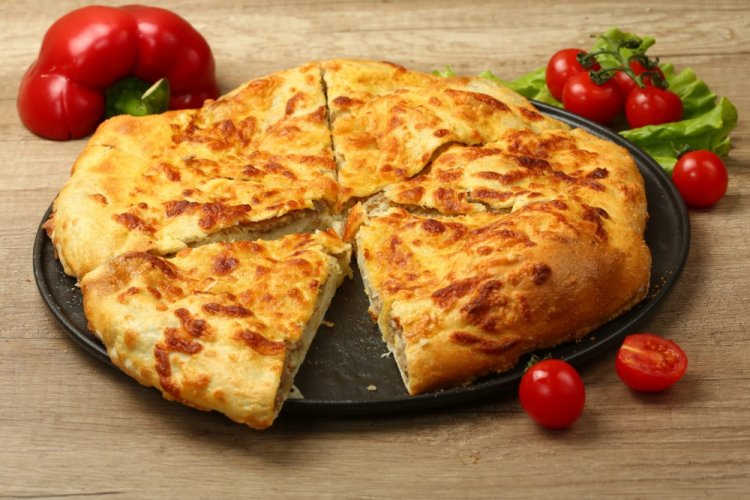 Khachapuri con cordero y queso