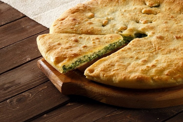 Khachapuri con queso y hierbas