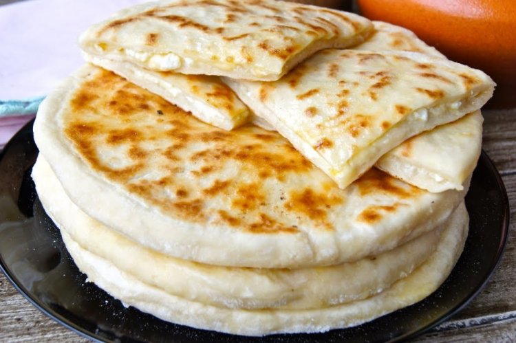 Khachapuri con queso en kéfir