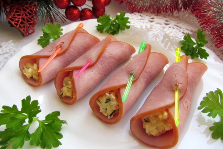Schinkenröllchen mit Ei und Käse