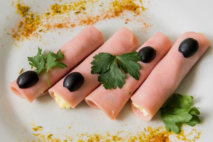 Schinkenröllchen nach hawaiianischer Art