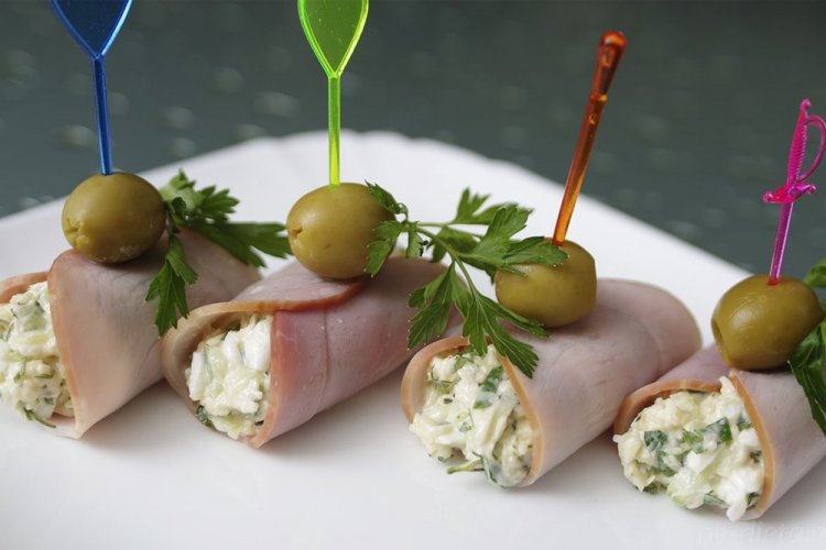 Schinkenröllchen mit Feta und Kräutern
