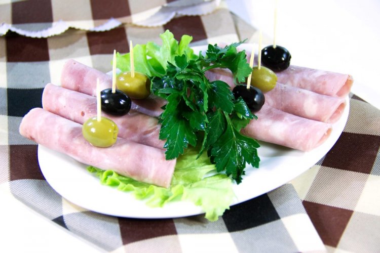 Schinkenröllchen mit Guacamole