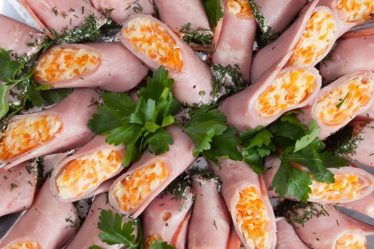 Schinkenröllchen mit koreanischen Karotten