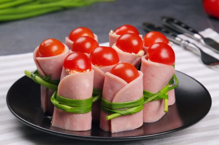 Schinkenröllchen mit Kirschtomaten