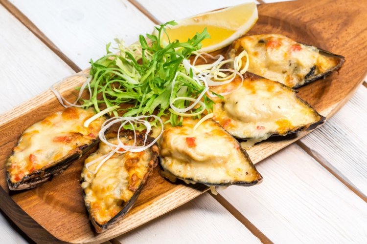 Muscheln mit Käse im Ofen