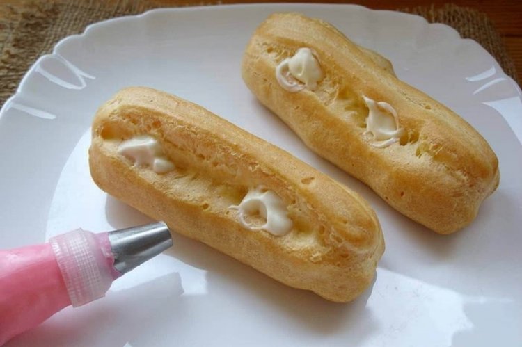 Éclairs mit Eiweißcreme