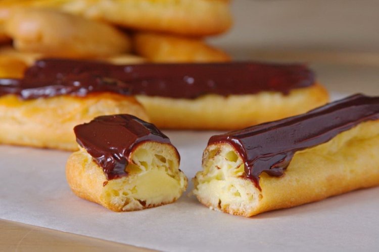 Éclairs mit Schlagsahne