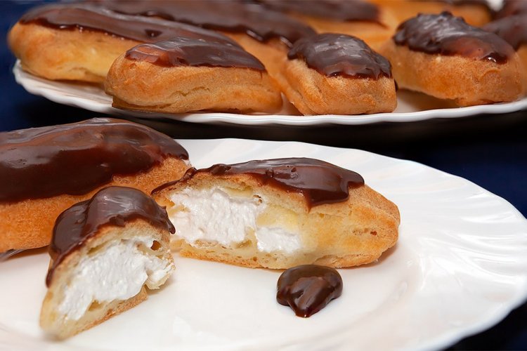 Éclairs mit Sauerrahmcreme