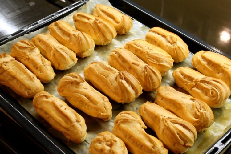 Éclairs mit Feta und Kräutern
