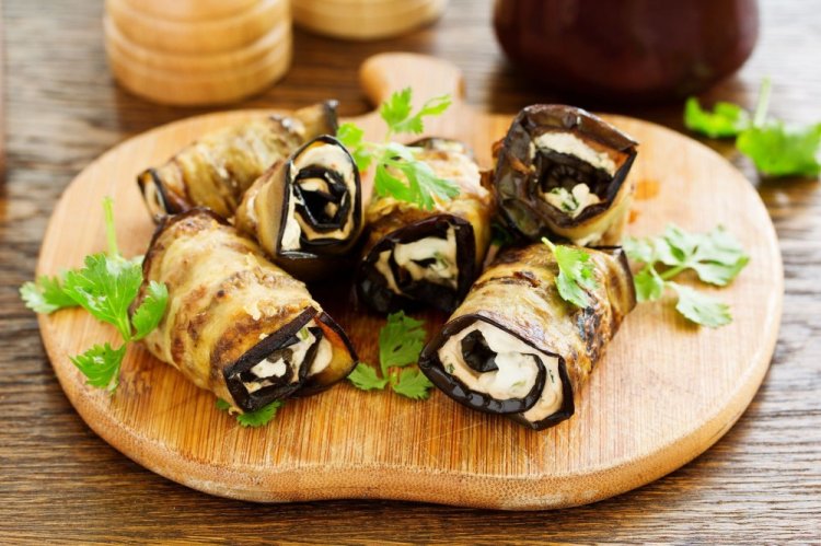Auberginenröllchen mit Käse und Kräutern